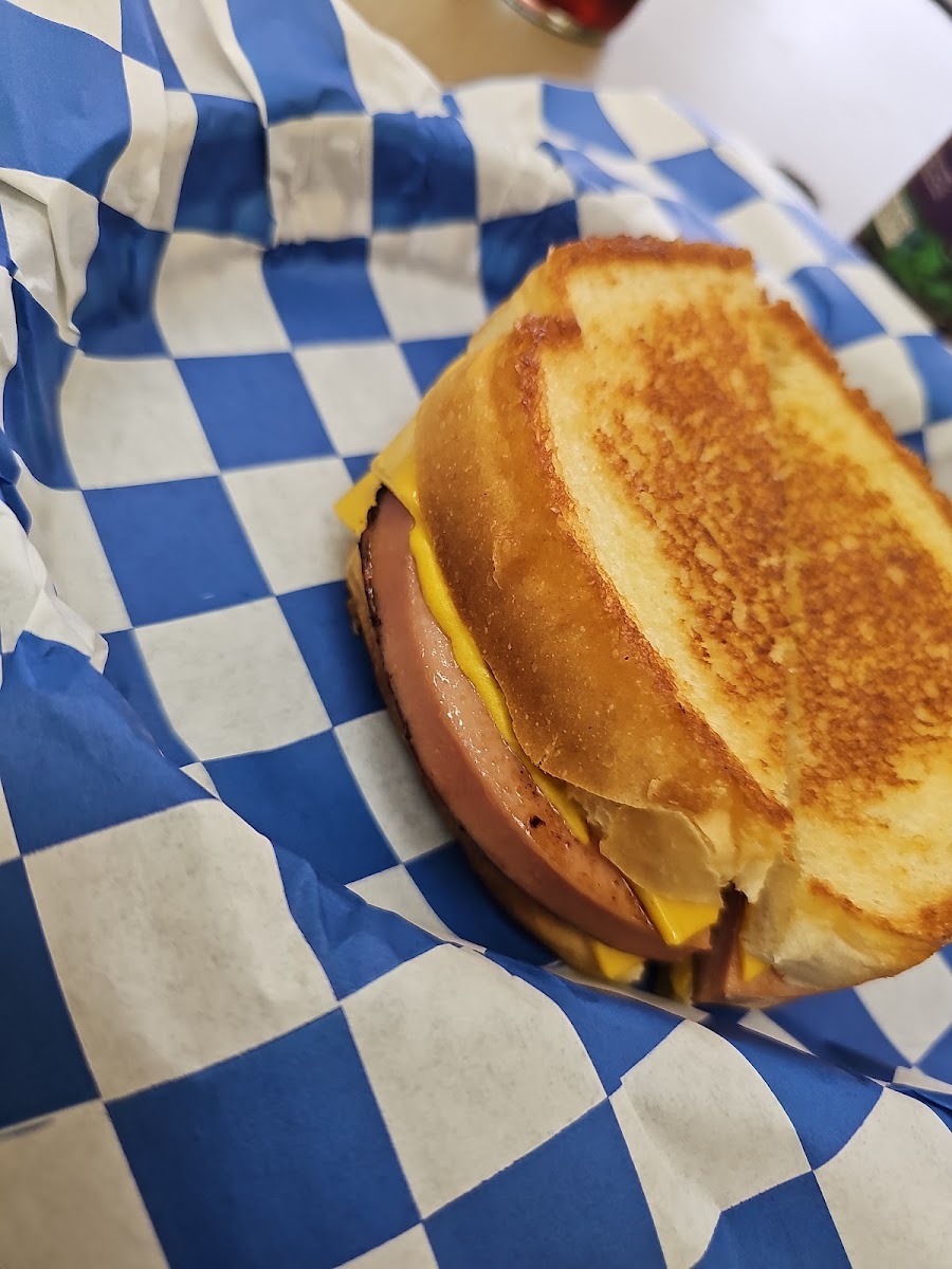 Dawnn's Deli Photos 2